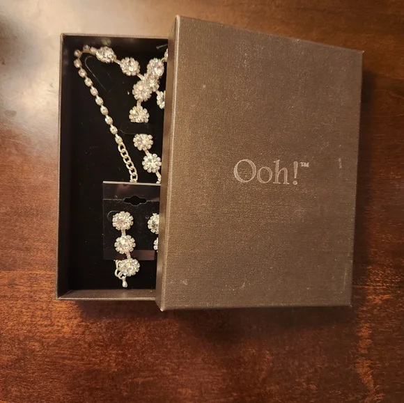 Ooh! Rhinestone Neckless and Earings Set - Picture 5 of 5